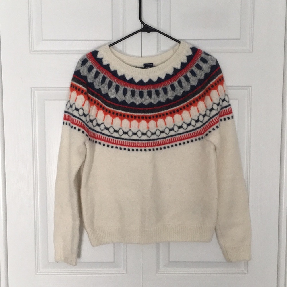 Gap sweater